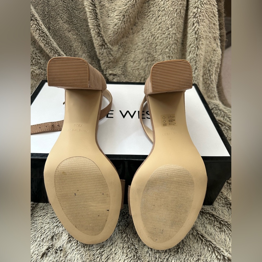 Nine West Suede Heels- Excellent Used Condition - Picture 5 of 7